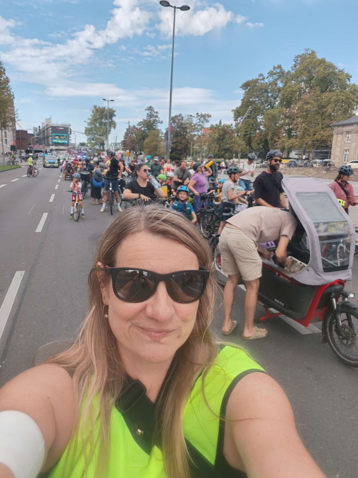 Viele Teilnehmerinnen und Teilnehmer der Kidical Mass unterwegs in Köln